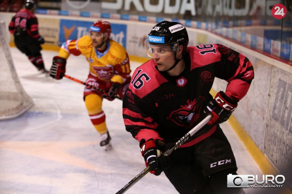 Dražba špeciálnych edície čierno – ružových dresov bystrických hokejistov