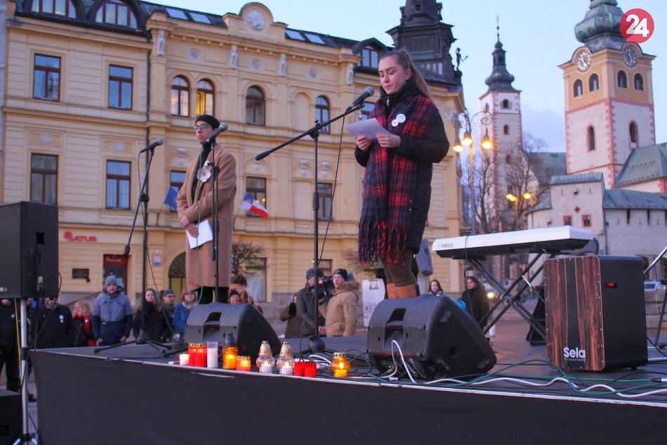 V OBRAZOCH: Podujatie Za Jána a Martinu, za slušnú krajinu na bystrickom námestí
