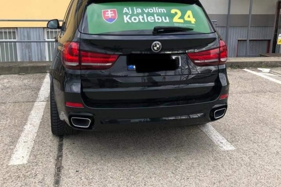 V Bratislave jazdia taxíky s polepmi extrémistickej ĽSNS