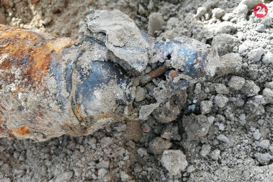 V areáli obecného úradu objavili nemeckú bombu