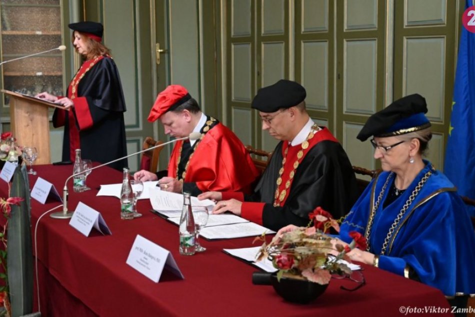 Obrazom: Čestný titul od Prešovskej univerzity pre Kláru Papp