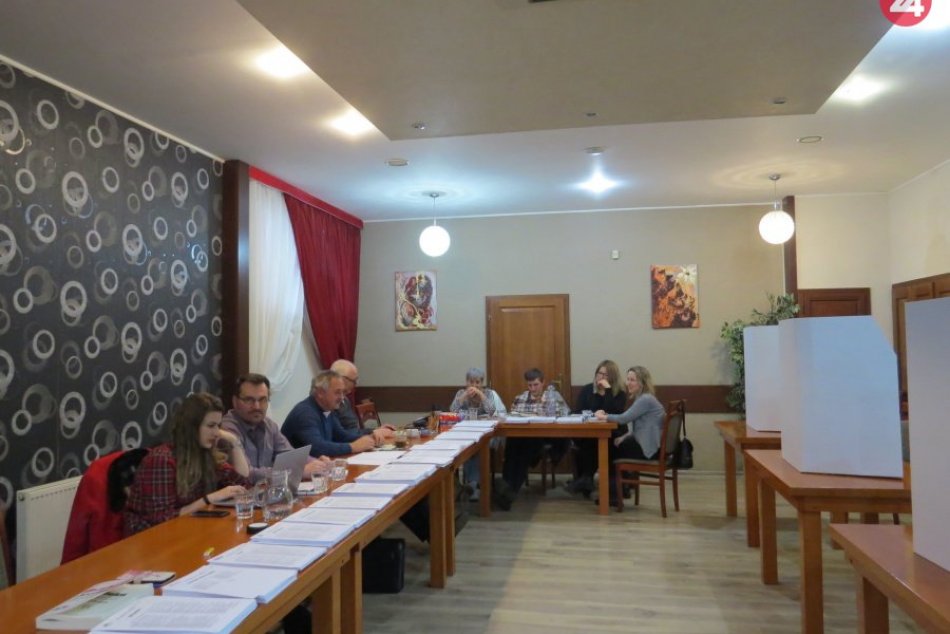 V Topoľanoch volili v reštaurácii
