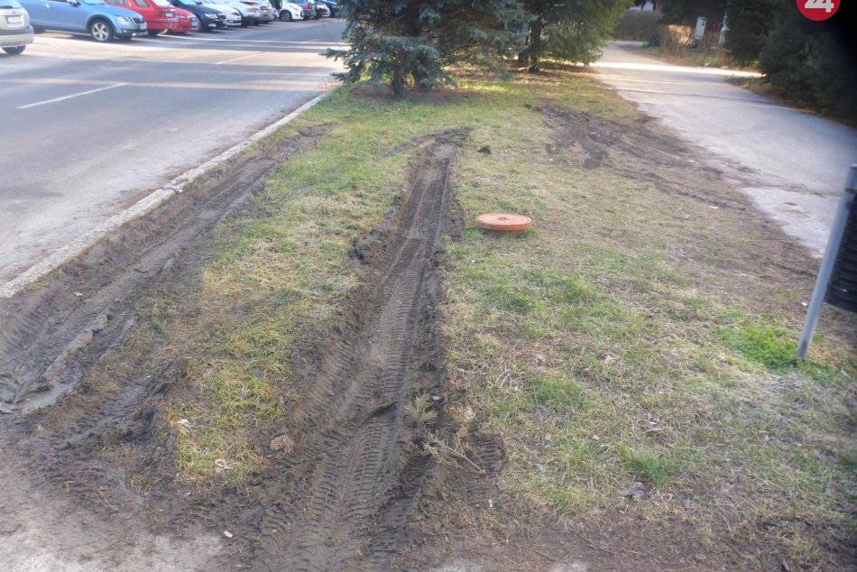 Pozor na parkovanie na zeleni vo Zvolene