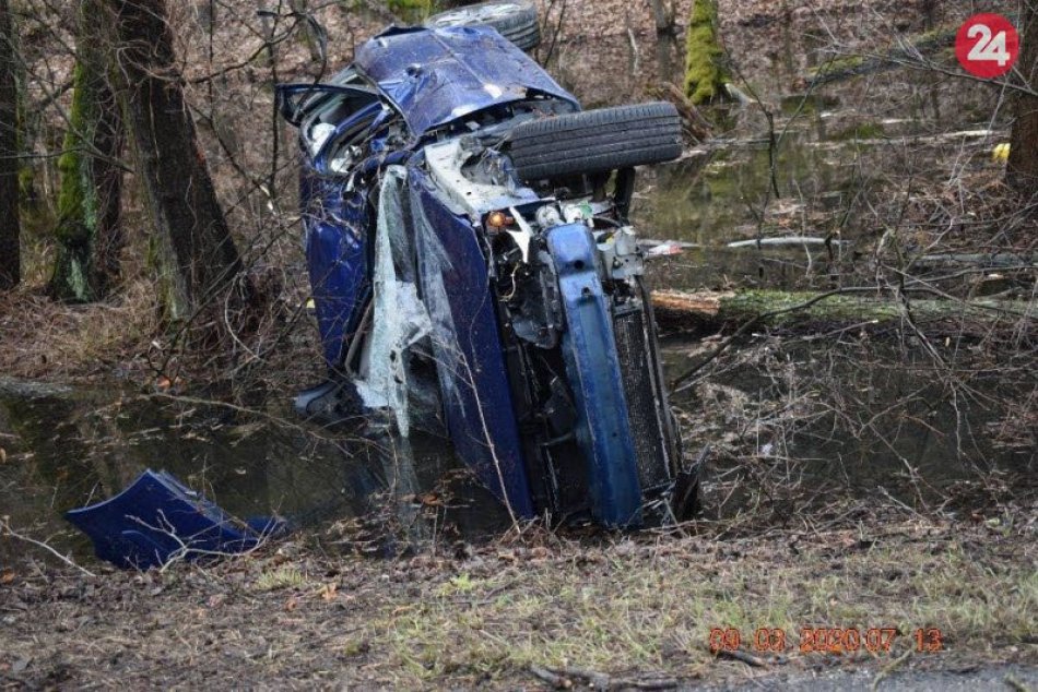 Hrozivo vyzerajúca nehoda sa obišla bez vážnych zranení