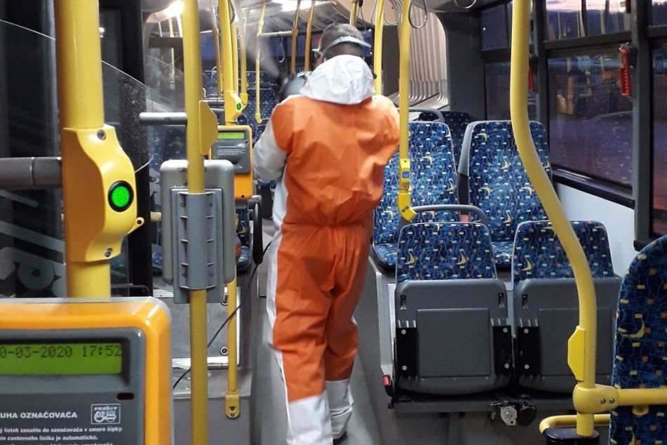 Obrazom: Dezinfekcia vozidiel prešovskej MHD