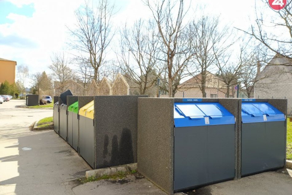 Kontajnery na S.H.Vajanského v Nových Zámkoch