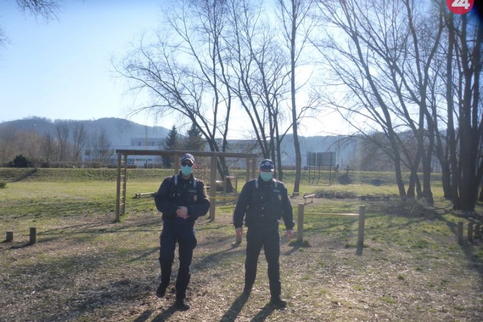 V OBRAZOCH: Mestskí policajti kontrolujú dodržiavanie prijatých opatrení