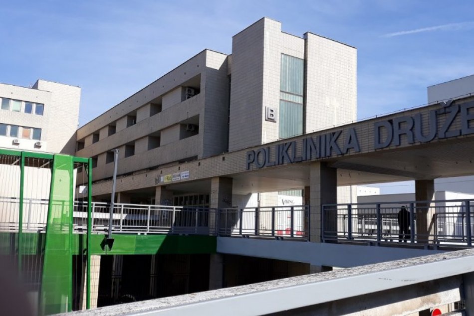 Poliklinika Trnava - vstup len s rúškom