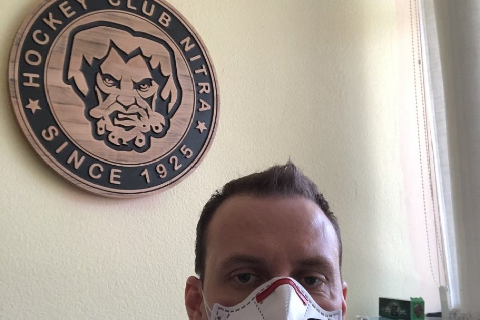 Bez rúška ani na krok: Známe tváre z Nitry idú príkladom! FOTO