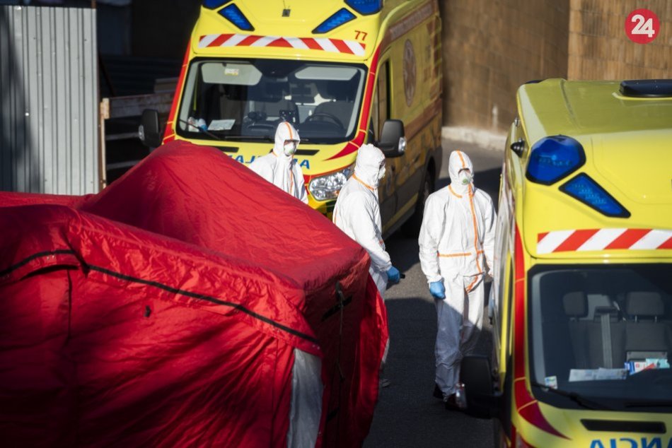 Špeciálny stan na Kramároch, v ktorom sa robia testy na nový koronavírus