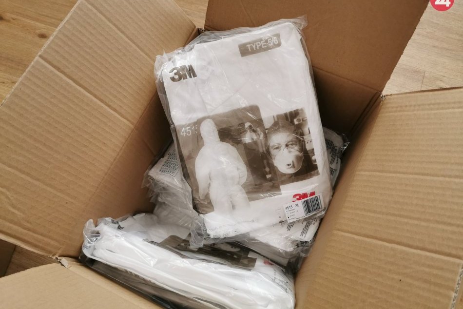 Obrazom: V boji proti vírusu dostala prešovská nemocnica ochranné pomôcky