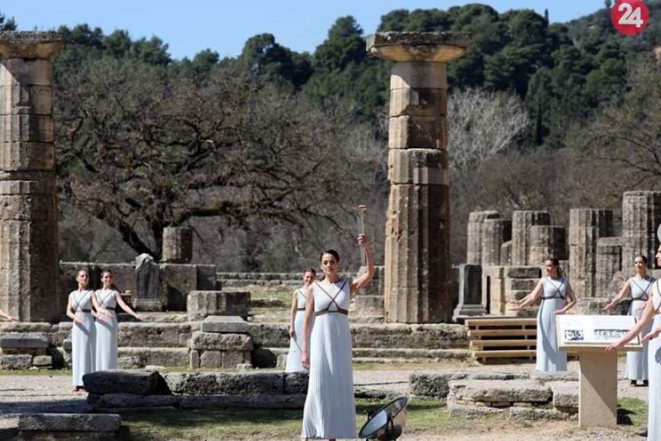 Už zapálili olympijský oheň