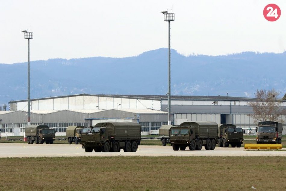 Na Slovensko dorazilo 74 ton zdravotníckeho materiálu z Číny