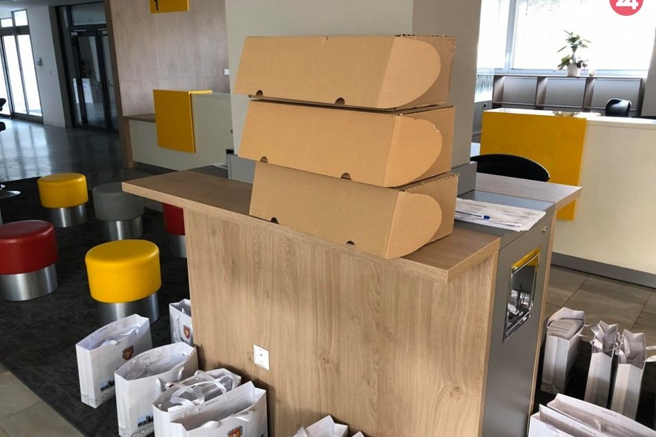 Šaľania s rúškami: Radnica rozdá tisícky kusov, FOTO