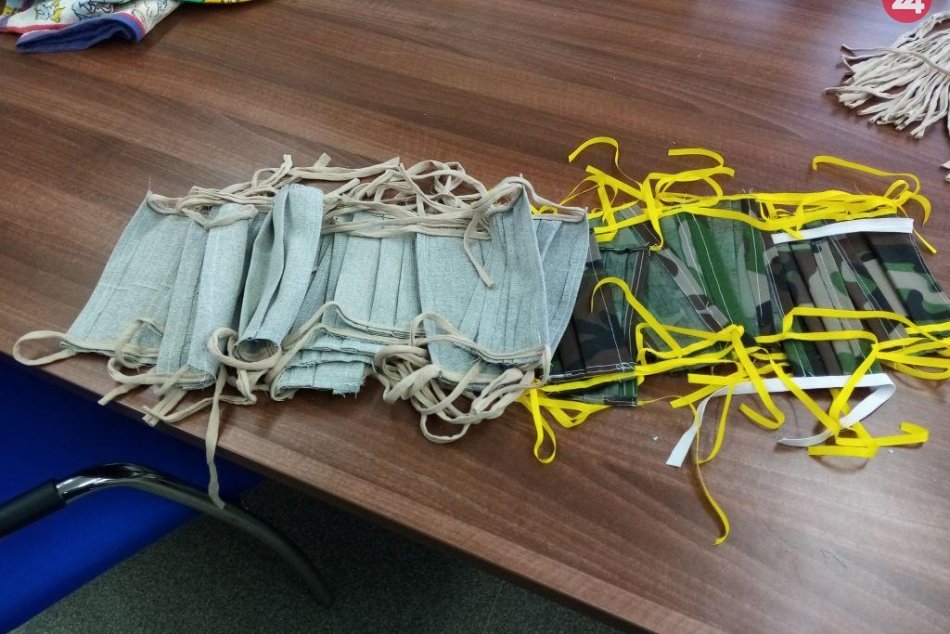 Zamestnanci komunitného centra potrebujú materiál na rúška