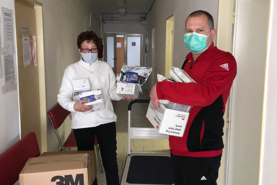 Automobilka darovala nemocniciam v Nitre ochranné pomôcky