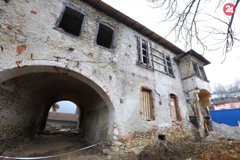 V OBRAZOCH: Schátraný kaštieľ na Uhlisku pod Kalváriou