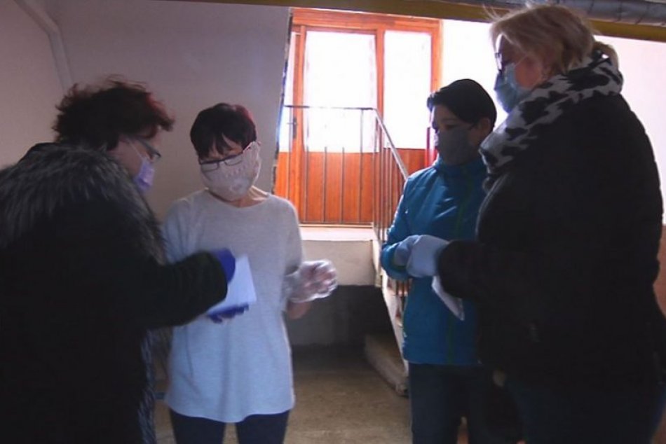 Metropola Zemplína sa v čase šírenia koronavírusu stará aj o nákupy seniorov