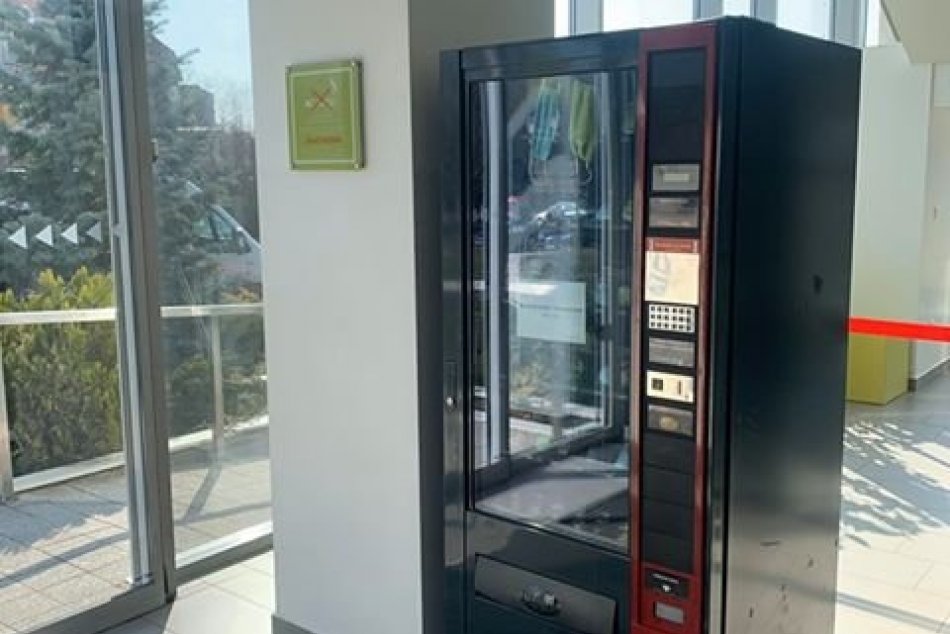 V OBRAZOCH: Vo Zvolene už funguje rúškomat