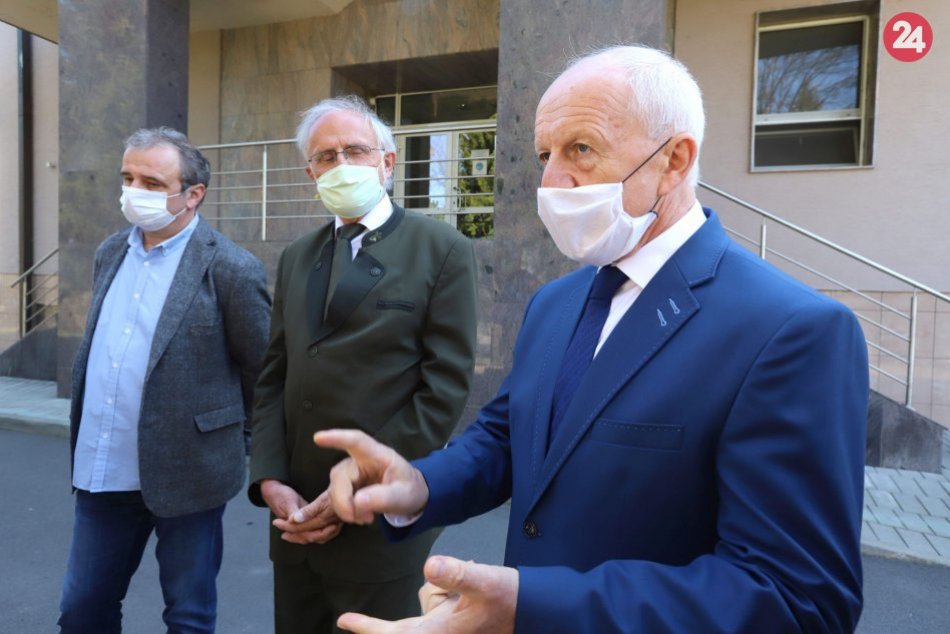 V OBRAZOCH: Štátni veterinári začínajú testovať občanov na koronavírus