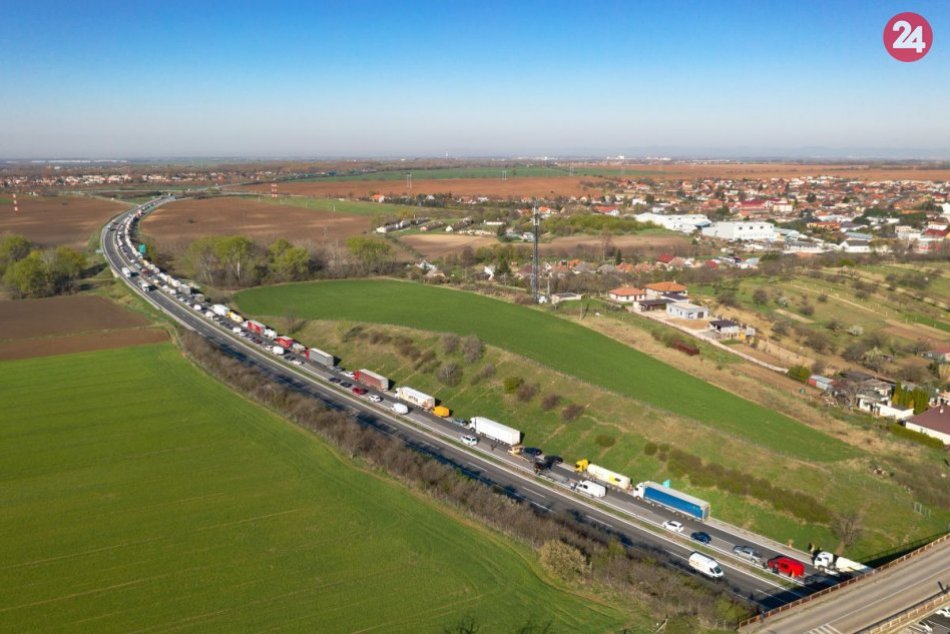 Peklo na cestách: Kolóny v okolí Nitry majú až 7 kilometrov