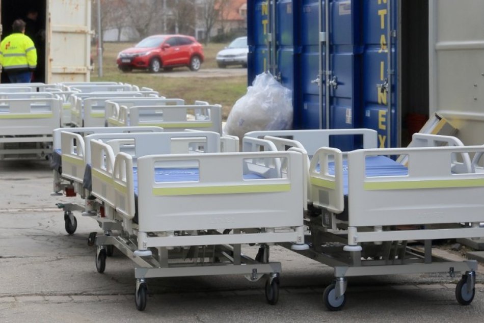 Nové postele pre pacientov v novozámockej nemocnici