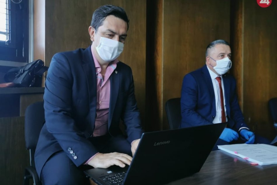 Netypické zasadnutie zastupiteľstva: Takto sa rokuje v Žiari počas pandémie