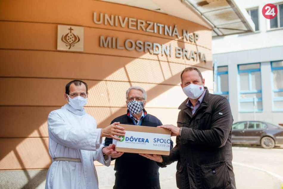 Dôvera darovala respirátory zdravotníkom v 58 zdravotníckych zariadeniach