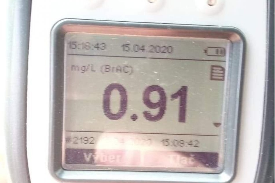 Muž (47) utekal pred políciou, skončil za mrežami: Pritom kontrolovali rúška...