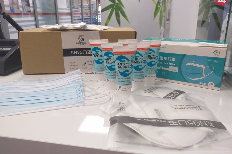 V OBRAZOCH: Verejná lekáreň Rooseveltovej nemocnice má už rúška i respirátory