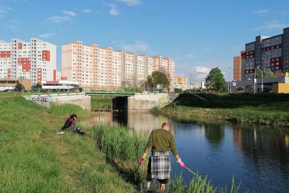 Upratovanie Petržalky počas pandémie koronavírusu