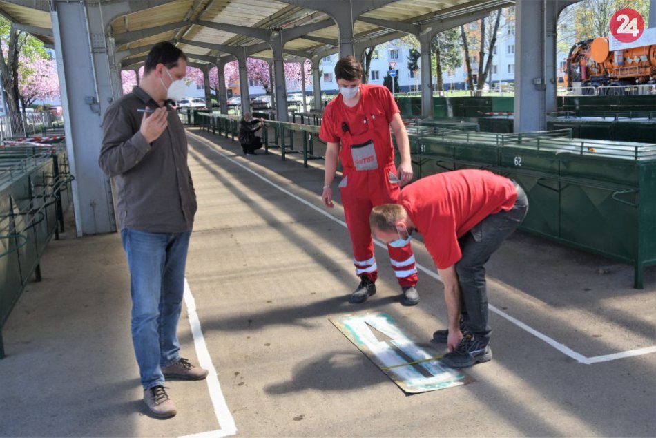 OBRAZOM: Prípravy na otvorenie trhoviska v Trenčíne