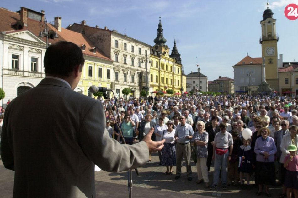 V OBRAZOCH: Prvomájové zhromaždenie v Bystrici v roku 2000