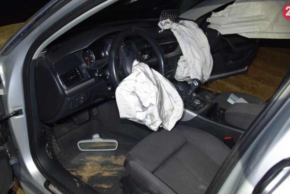 OBRAZOM: Výsledok nehody v okrese Trenčín, vodič pod parou a v čase zákazu