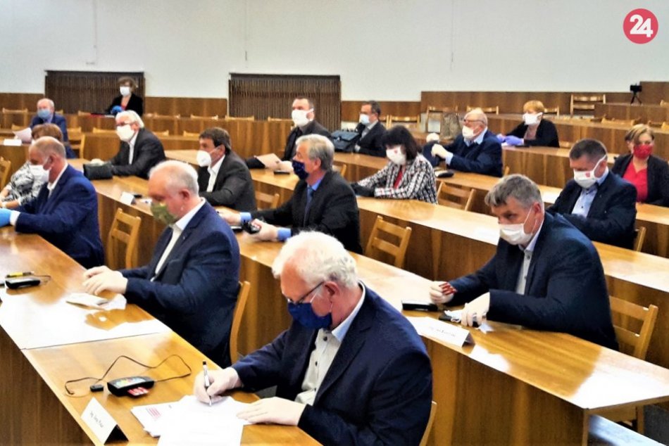 FOTO zo zarúškovaného zastupiteľstva v Považskej Bystrici