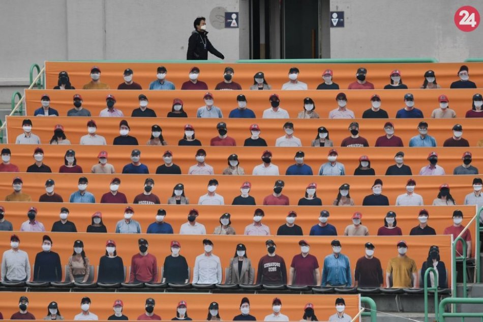 Diváci na športovom podujatí počas koronavírusu.