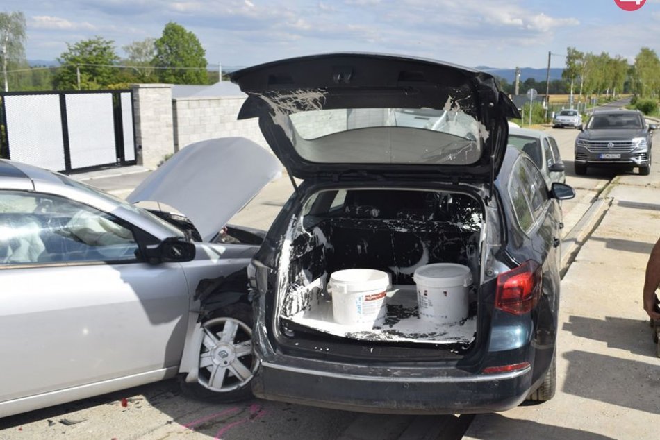 Tri rozbité autá a škoda za 10-tisíc eur