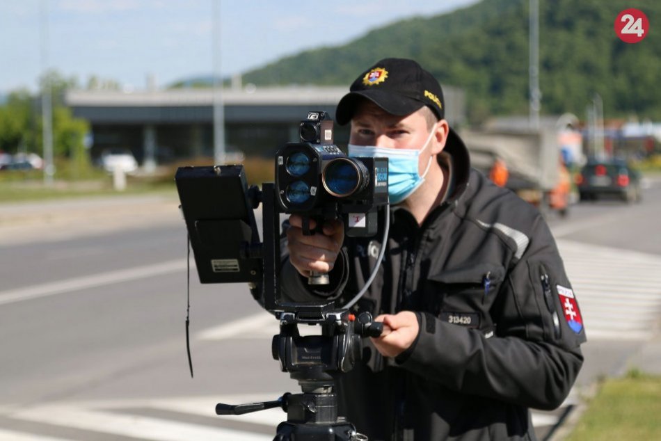 Policajti si posvietili na vodičov