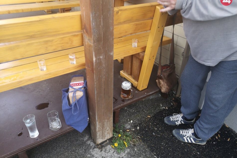 Polícia začala v Trenčíne udeľovať pokuty za nenosenie rúška