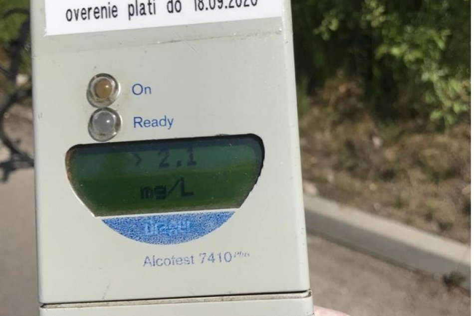 FOTO: Cyklistovi (58) policajt z Trenčína nameral 4,40 promile alkoholu