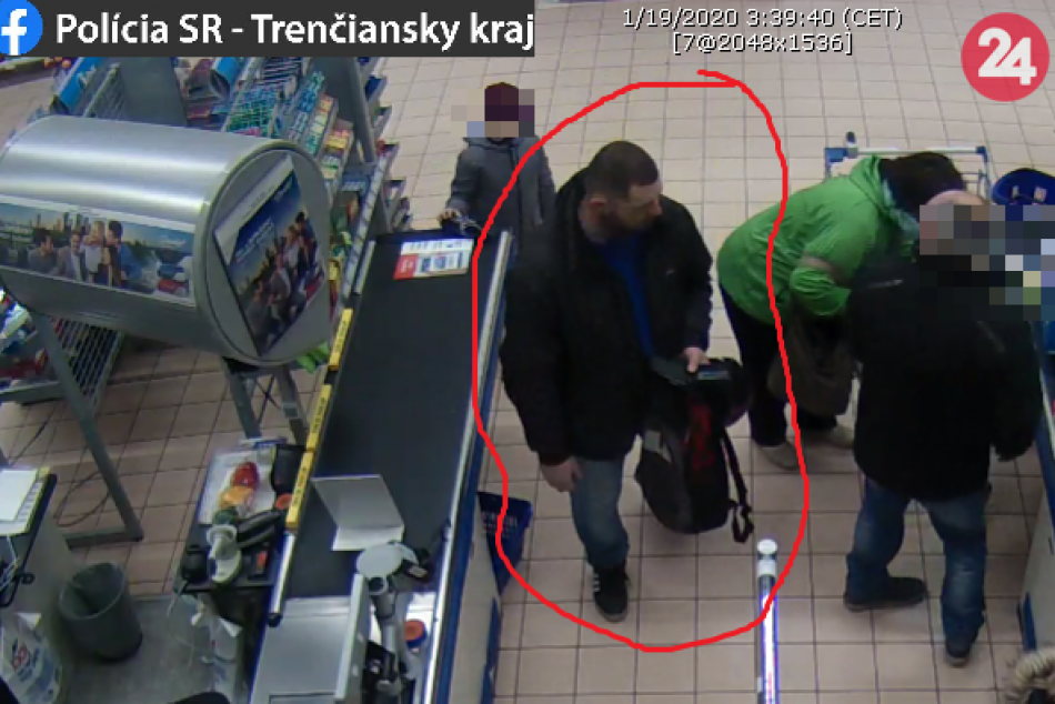 FOTO: Polícia pátra po tomto mužovi z obchodného domu v Prievidzi