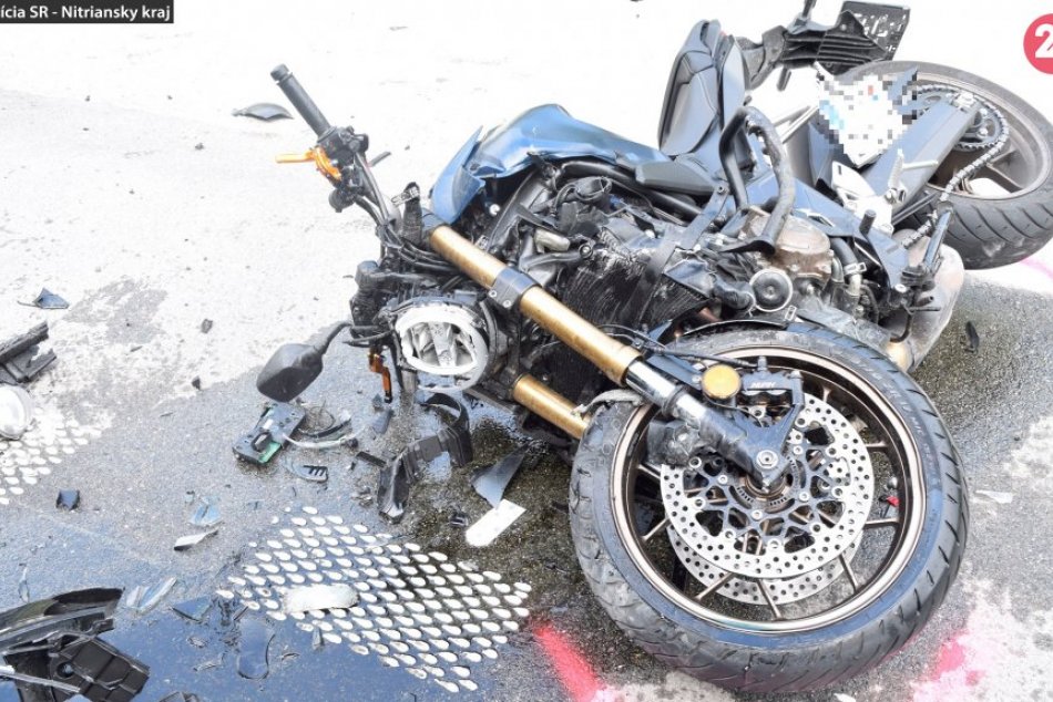 Motorkára preniesli do nemocnice leteckí záchranári