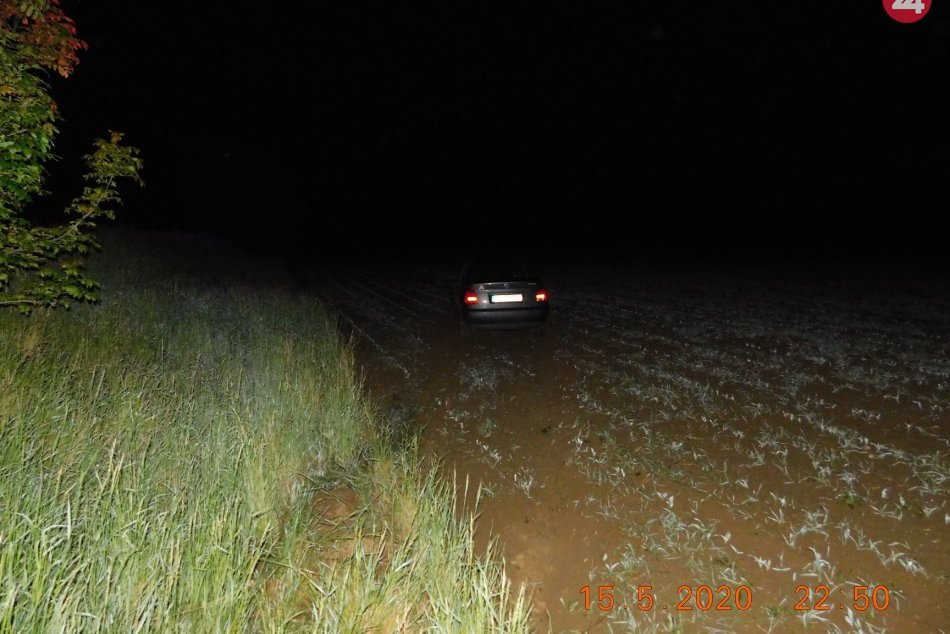 FOTO z nehody v Trenčianskych Bohuslaviciach: Polícia hľadá svedkov