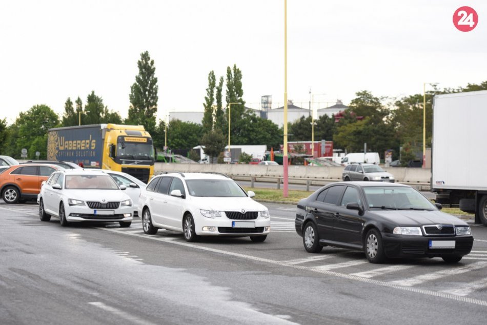 Majitelia fitness centier spomaľujú dopravu na diaľnici D1