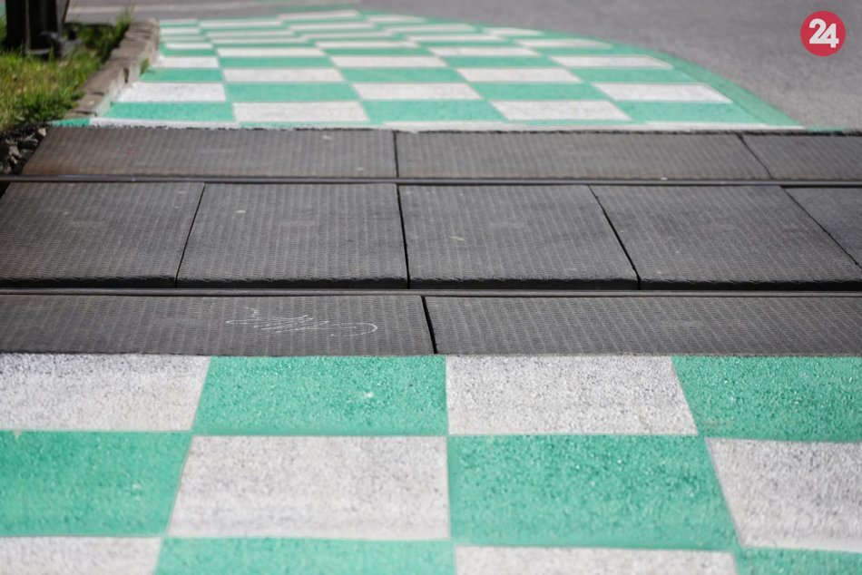 Obrazom: Netradičné šachovnicové značenie cyklochodníka v Prešove