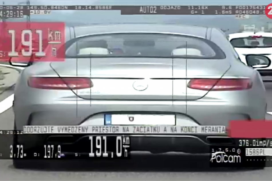 OBRAZOM: Trenčianski diaľniční policajti na diaľnici D1 namerali 3 vodičov