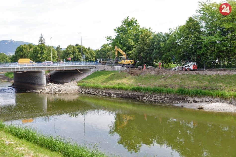 Brehy rieky Nitra čoskoro prepojí cyklolávka: Práce pokračujú, FOTO