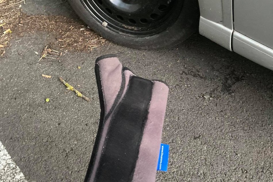 Obrazom: Stratená ortéza muža, ktorý pomáhal s defektom