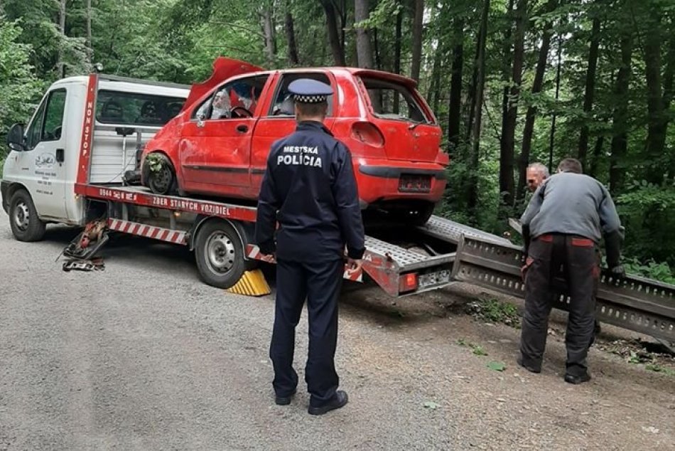 V OBRAZOCH: Zo Zvolena odstránili ďalší vrak