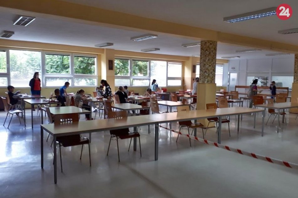 Deti zasadli do lavíc aj v ZŠ J. C. Hronského